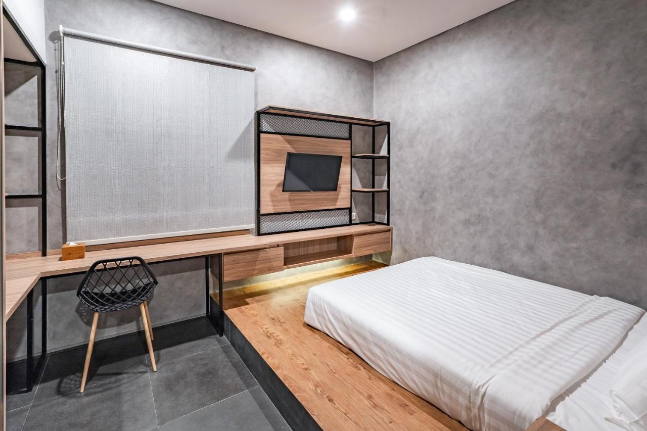 LOA Living Solo Baru Hotel Grogol Bilik gambar
